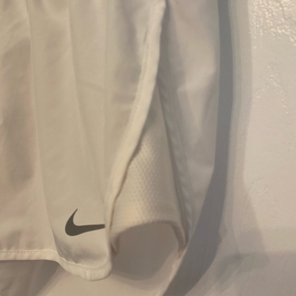 Nike Womens Medium White Dri-Fit Tempo Lined Running Shorts - Picture 4 of 12